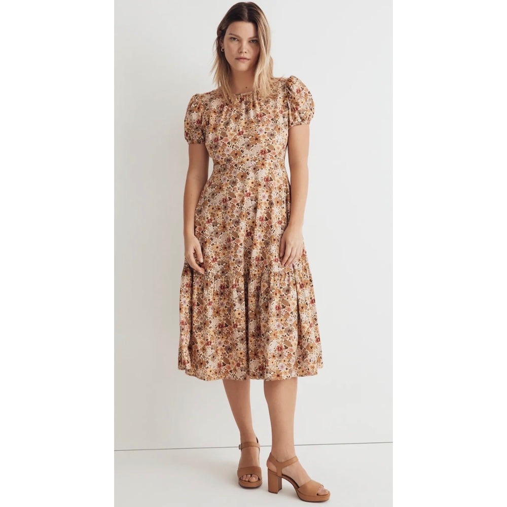 Madewell Puff-Sleeve Open-Back Midi
Dress in Floral Field Floral Cottagecore 4 - Picture 2 of 14